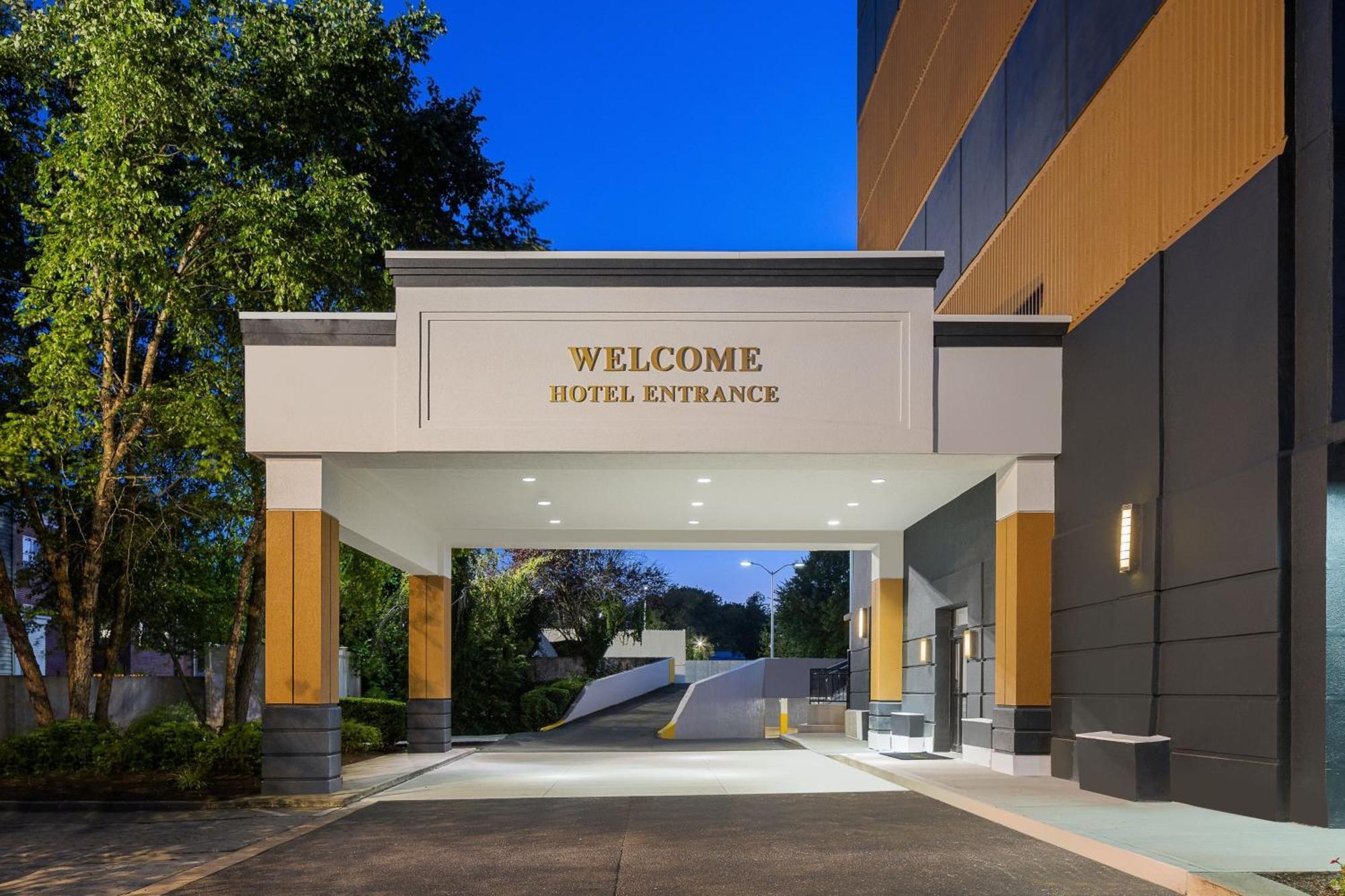 Hotel Courtyard At Yale 3*